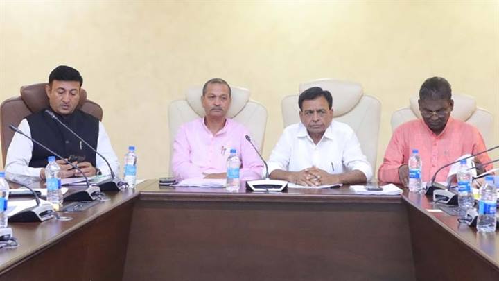एससी-एसटी वर्गों के आर्थिक विकास के लिये सरकार प्रतिबद्ध, बजट की कोई कमी नहीं - वित्त मंत्री श्री देवड़ा